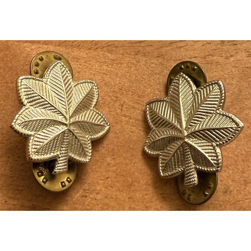 Set Of 2 U.S. Army Silver Tone Oak Leaf Lieutenant Colonial Pins